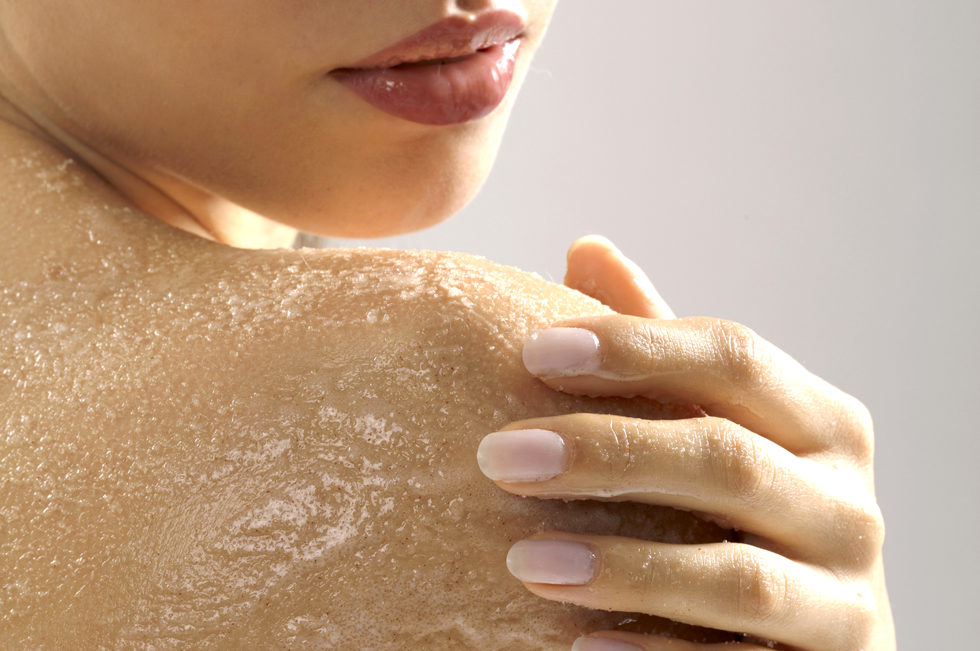 Come la pelle del viso, anche quella del corpo necessita di essere trattata e curata per essere mantenuta luminosa, levigata e tonica.